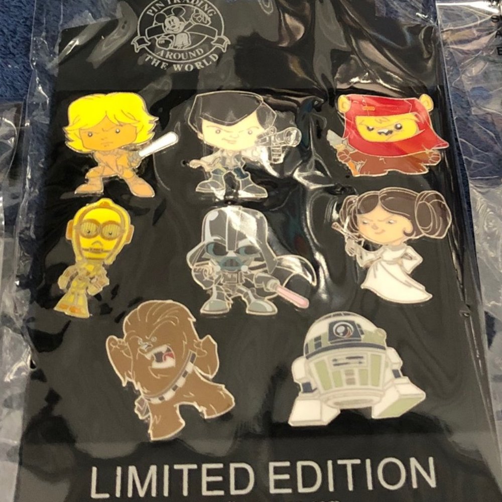 NWT Disney Star Wars Set of 8 Lim Ed Pins Princess Leia Darth Vader R2-D2 Ewok